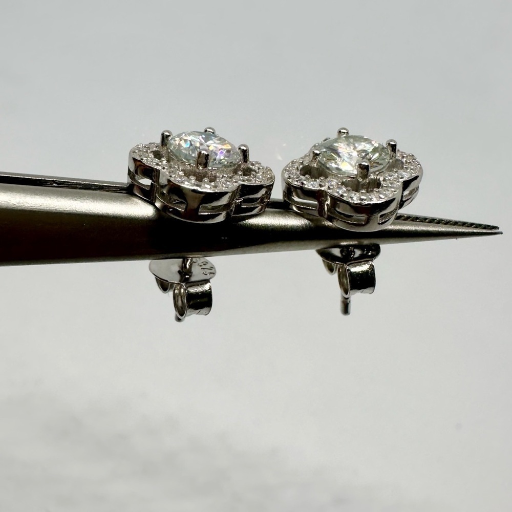 Moissanite Diamond Necklace, Bracelet, and Earrings, Clover Set. - Picture 9 of 16